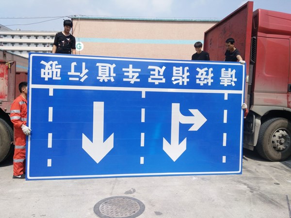 惠州路边悬臂式交通标志立杆配交通标志牌规格汇总