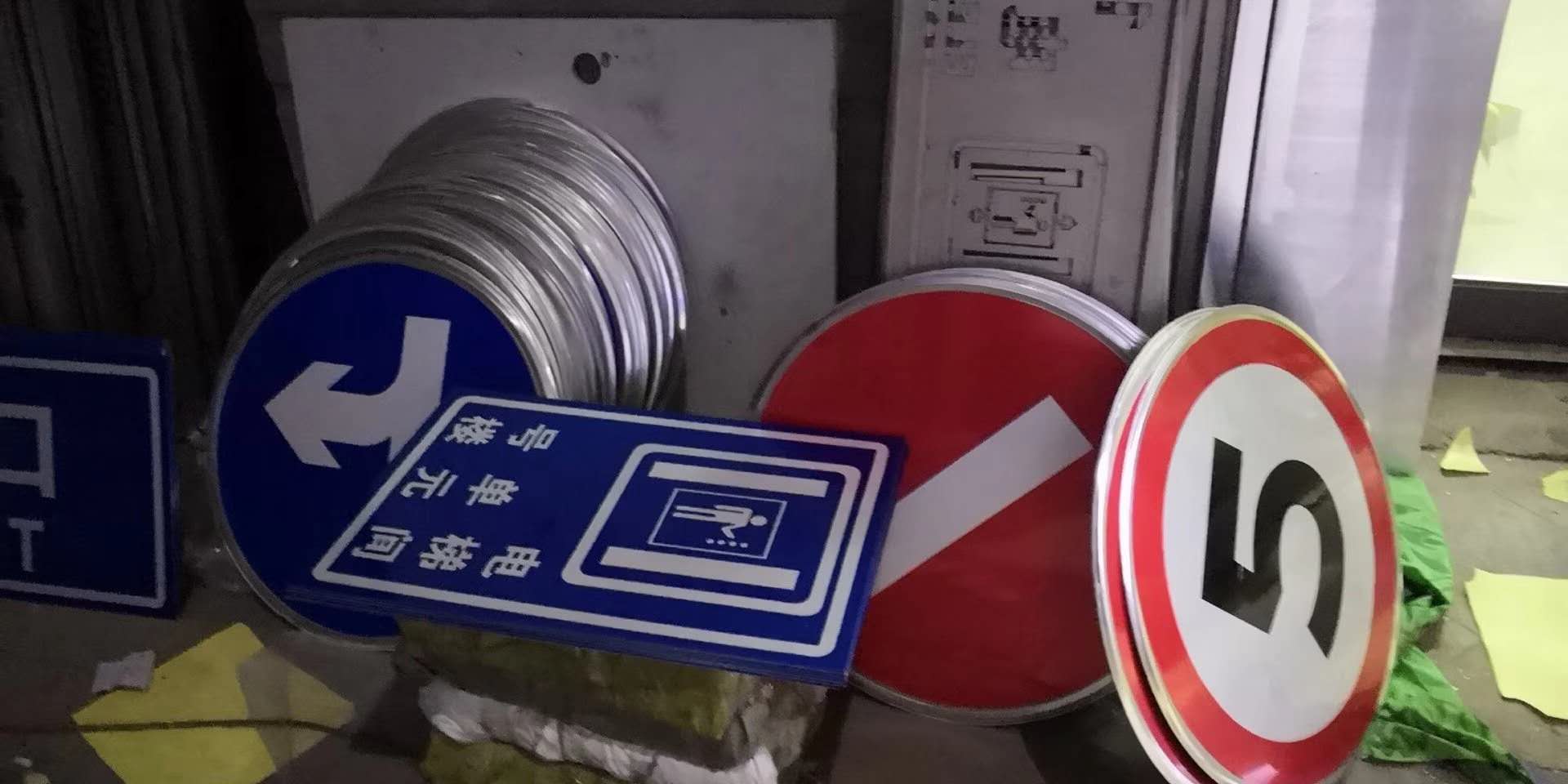 郴州地下停车场指示牌