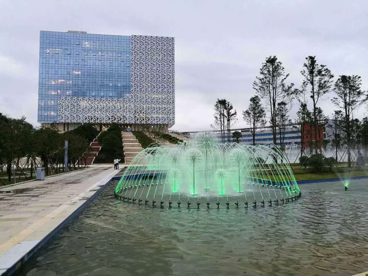 音乐喷泉雕塑-不锈钢喷泉雕塑厂-音乐喷泉雕塑厂