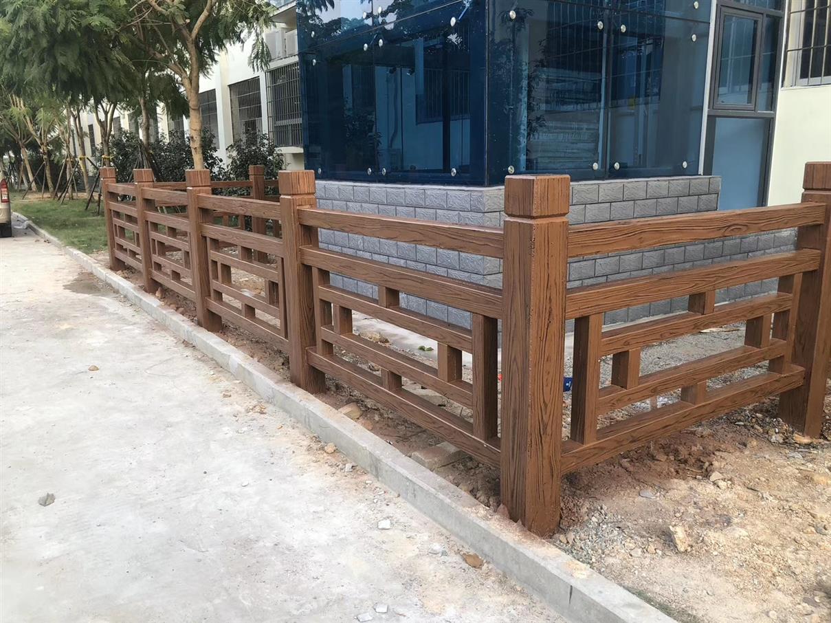 混泥土仿木护栏厂家 仿木金属围栏 安装方便