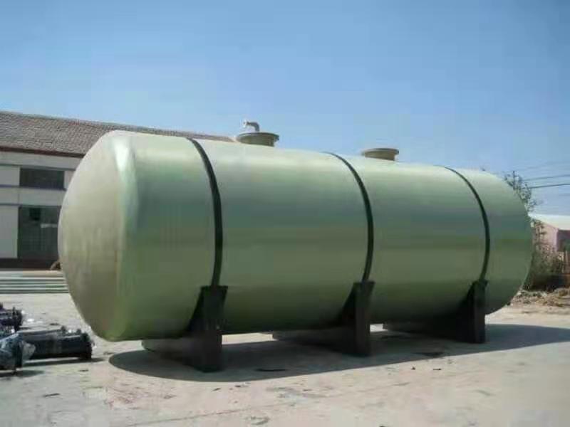 三格玻璃钢运输罐污水处理污水化粪池小型蓄水罐​