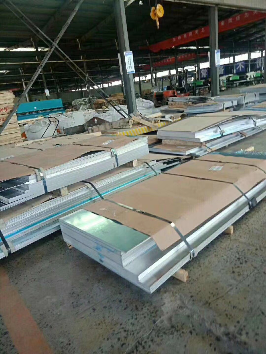 郑州永泰铝业大量现货供应扬州市标志标牌**铝板
