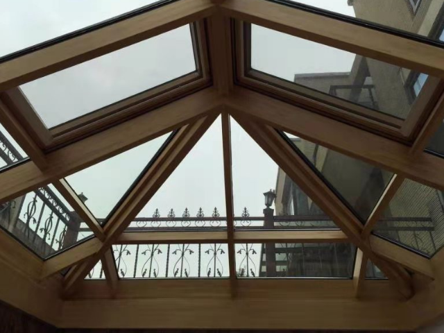 斯瑞哲阳台金属阳光房设计 上海馨信门窗供应