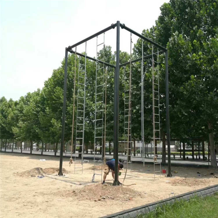 器械训练场单双杠报价,7米高4米宽爬绳爬杆厂家