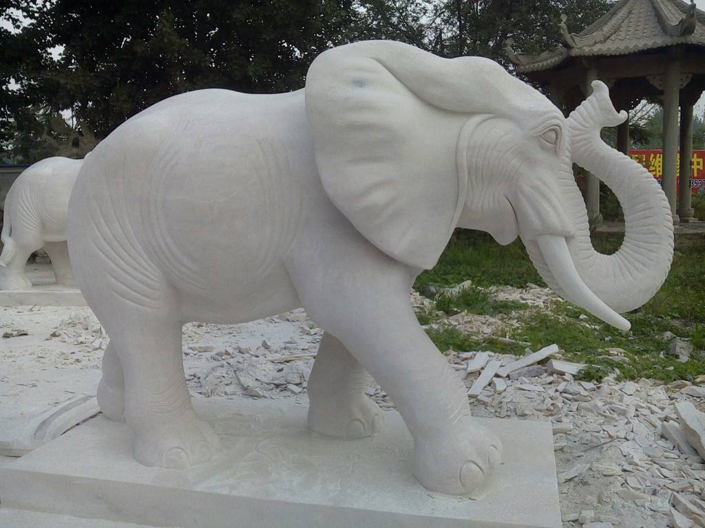 云浮芝麻白石雕大象