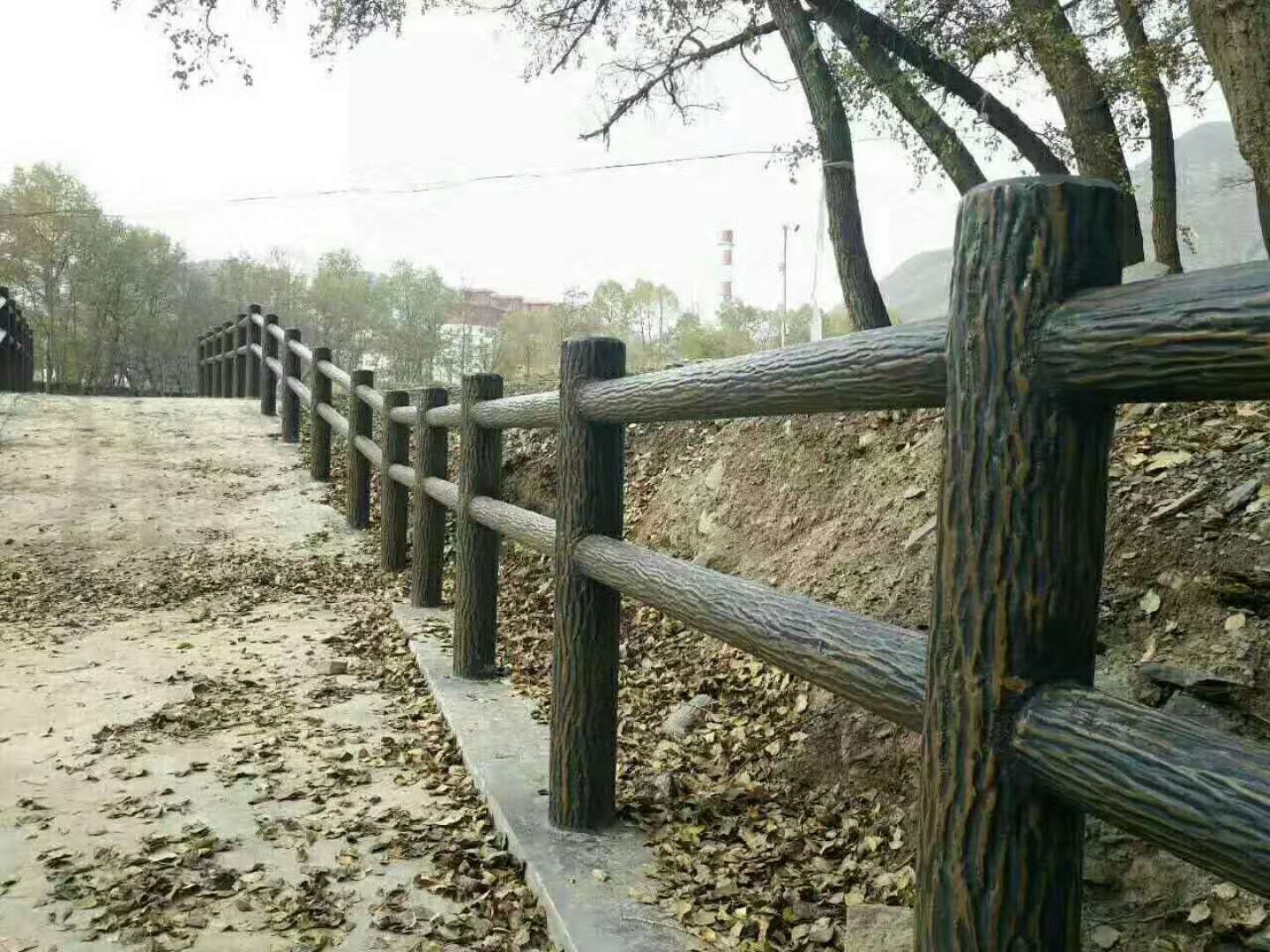 温州水泥仿树皮栏杆价格 河道仿树皮护栏