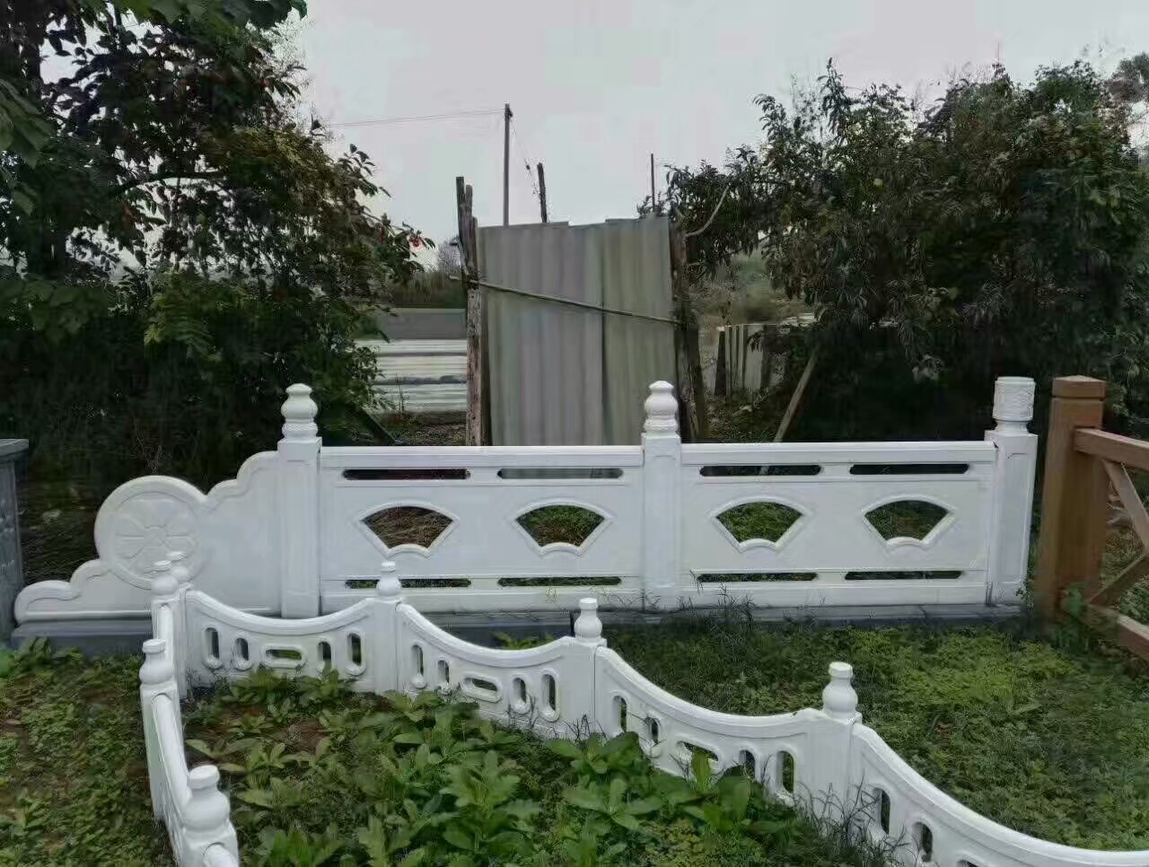 中山水泥草坪护栏定制 庭院仿木栅栏