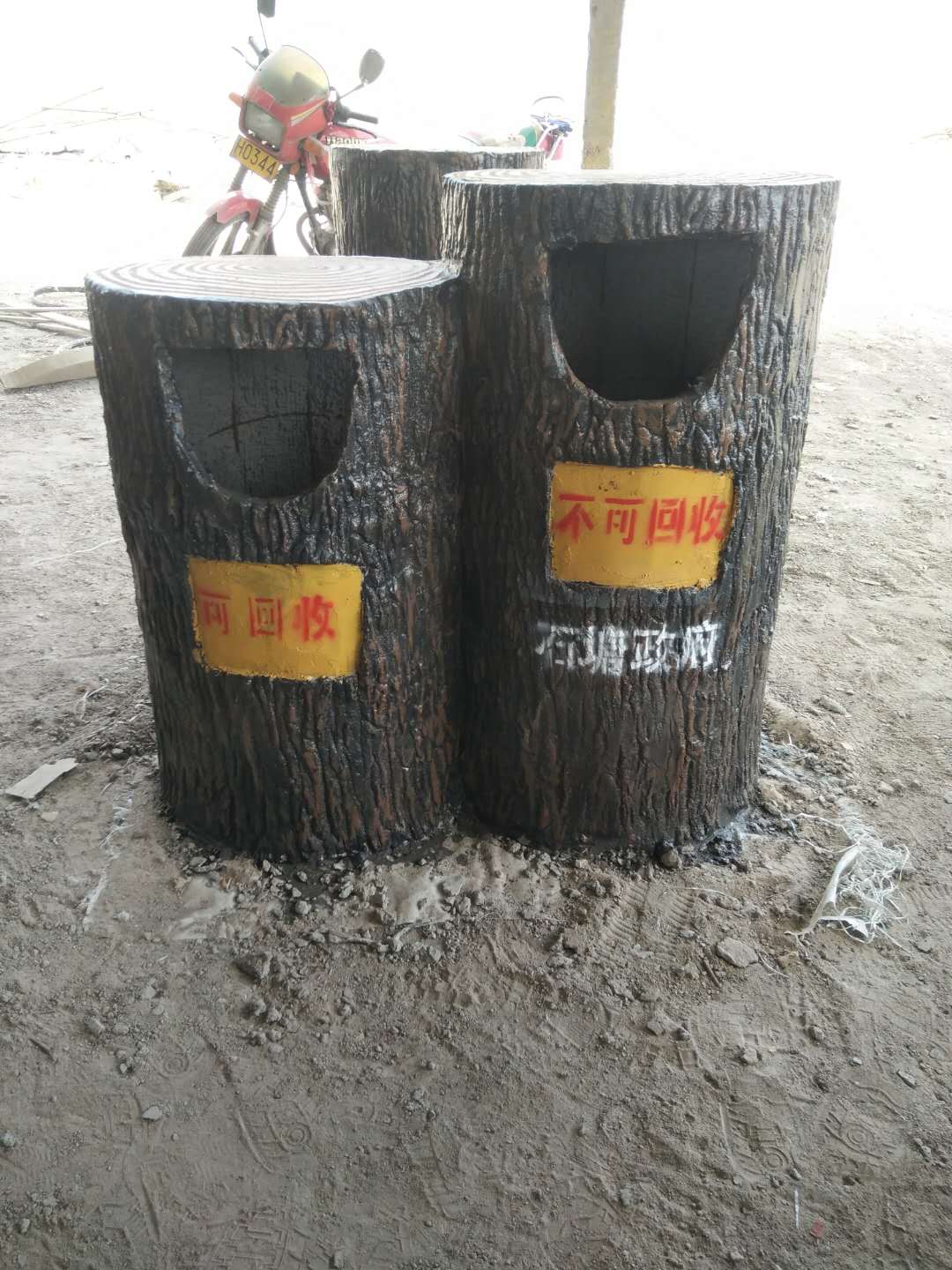 南宁水泥仿木垃圾桶定制 水泥仿树皮垃圾桶 支持定制
