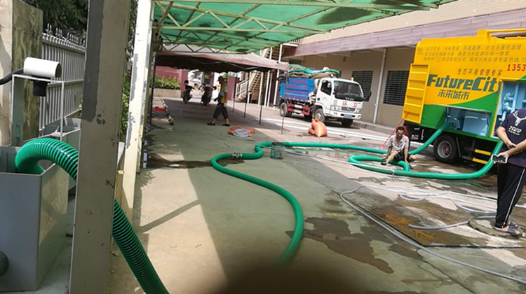 九九八环保吸粪车