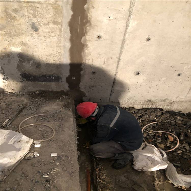 沧州堵漏公司 地下室连通口伸缩缝漏水堵漏 地下室渗水处理办法