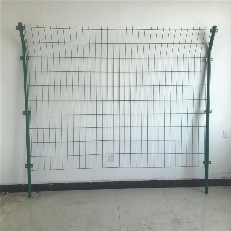 圈地围栏网 果园围栏网 隔离护栏网 绿色浸塑铁丝防护网
