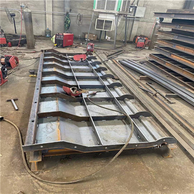 混凝土护栏模具 护栏定型钢模板 生产制造厂家