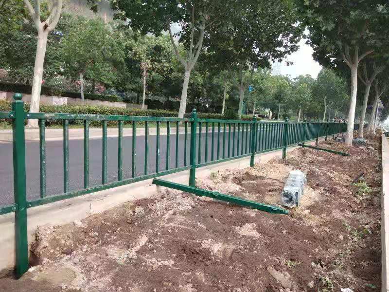 河南品兰直售绿化带护栏镀锌喷塑美观大方按需定制