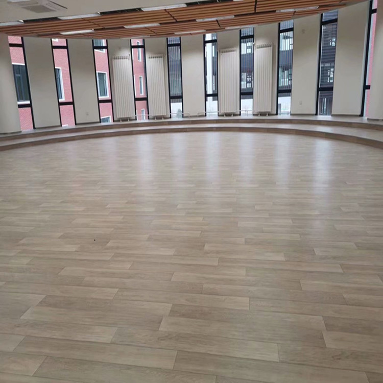 学校地板革规格 怎么清洁