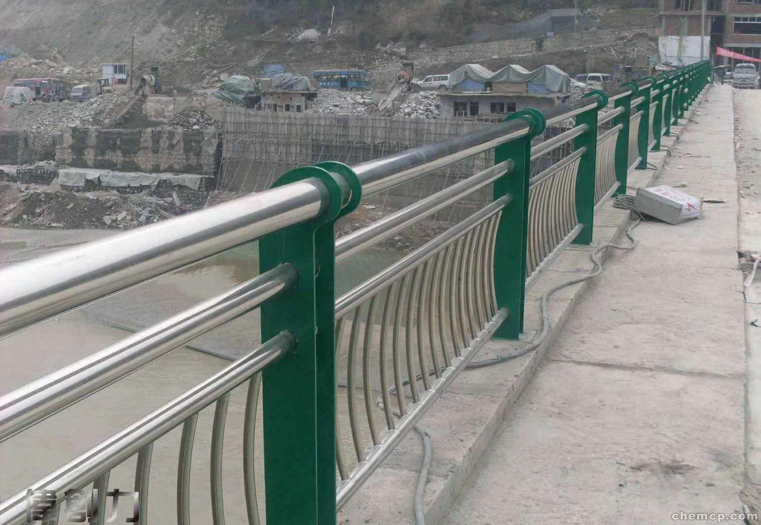 桥梁护栏生产厂家，桥梁护栏的安装方法