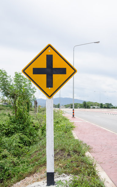 河北邯郸道路交通设施标志杆单双式悬臂标志杆 F型标志杆 防眩板