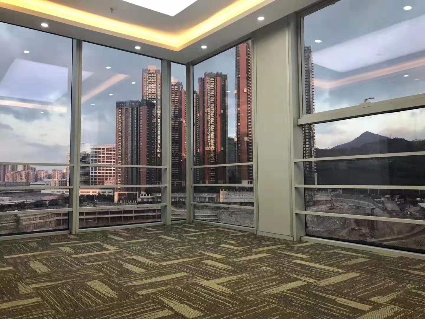 深圳环中线地铁口星河world写字楼租赁 200平米精装修带办公家具