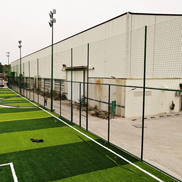 深圳学校篮球场围网喷漆 6米高标准足球场隔离网施工 运动场网拦包工包料