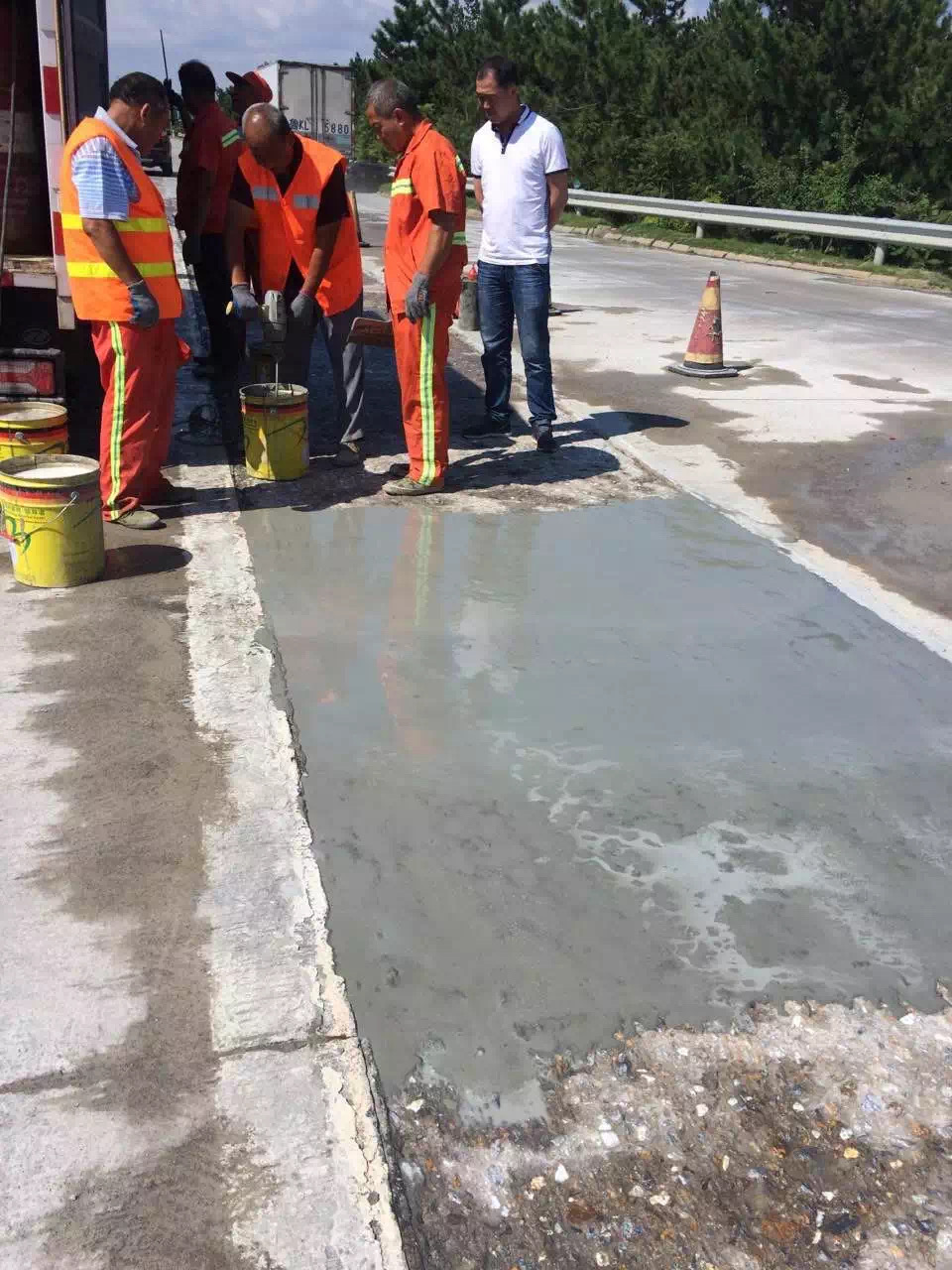迪庆路面修补材料 薄层修补定制 水泥路面修补料厂家