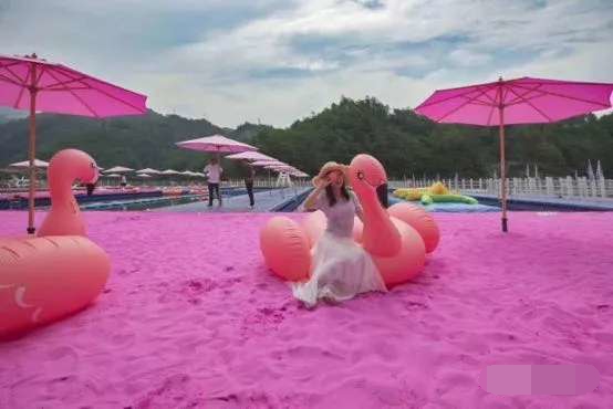人造沙滩用粉色彩砂 梦幻主题庄园布景用粉色沙子10-20目