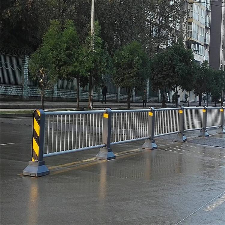 道路工程隔离栏 **道路中间护栏可定制加工