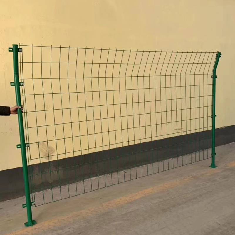 双边丝护栏网 绿色圈地铁丝网 浸塑草绿色光伏防护网