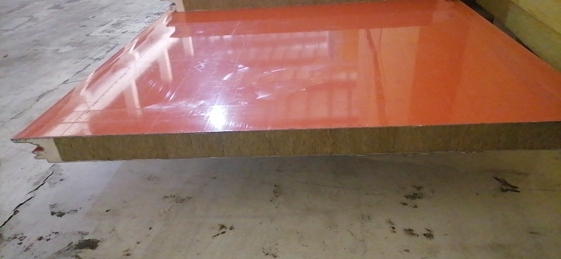 橙色PVDF80mm厚度聚氨酯岩棉夹芯板，横装氟碳烨辉桔色外墙板