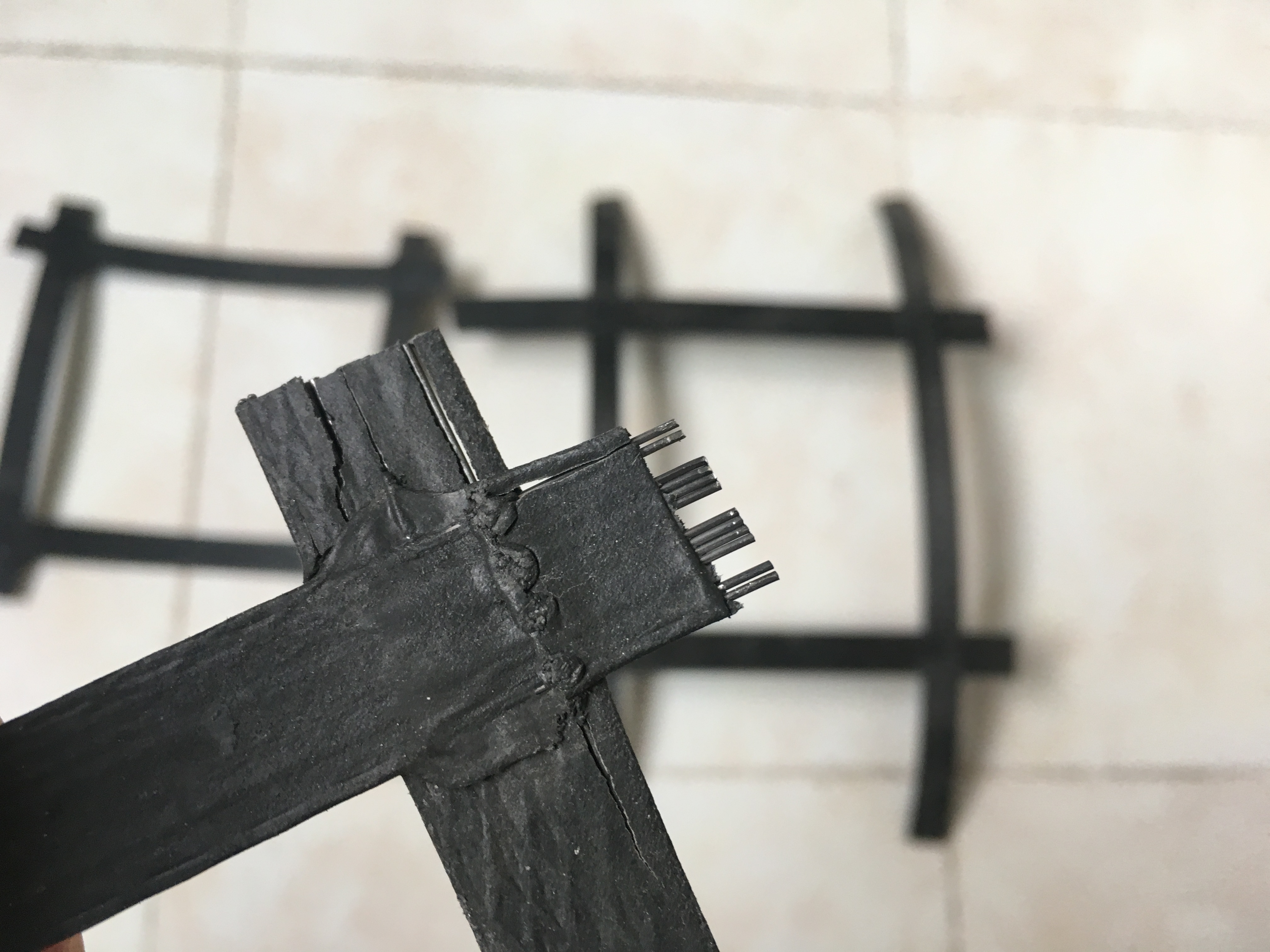 鋼塑土工格柵特點
