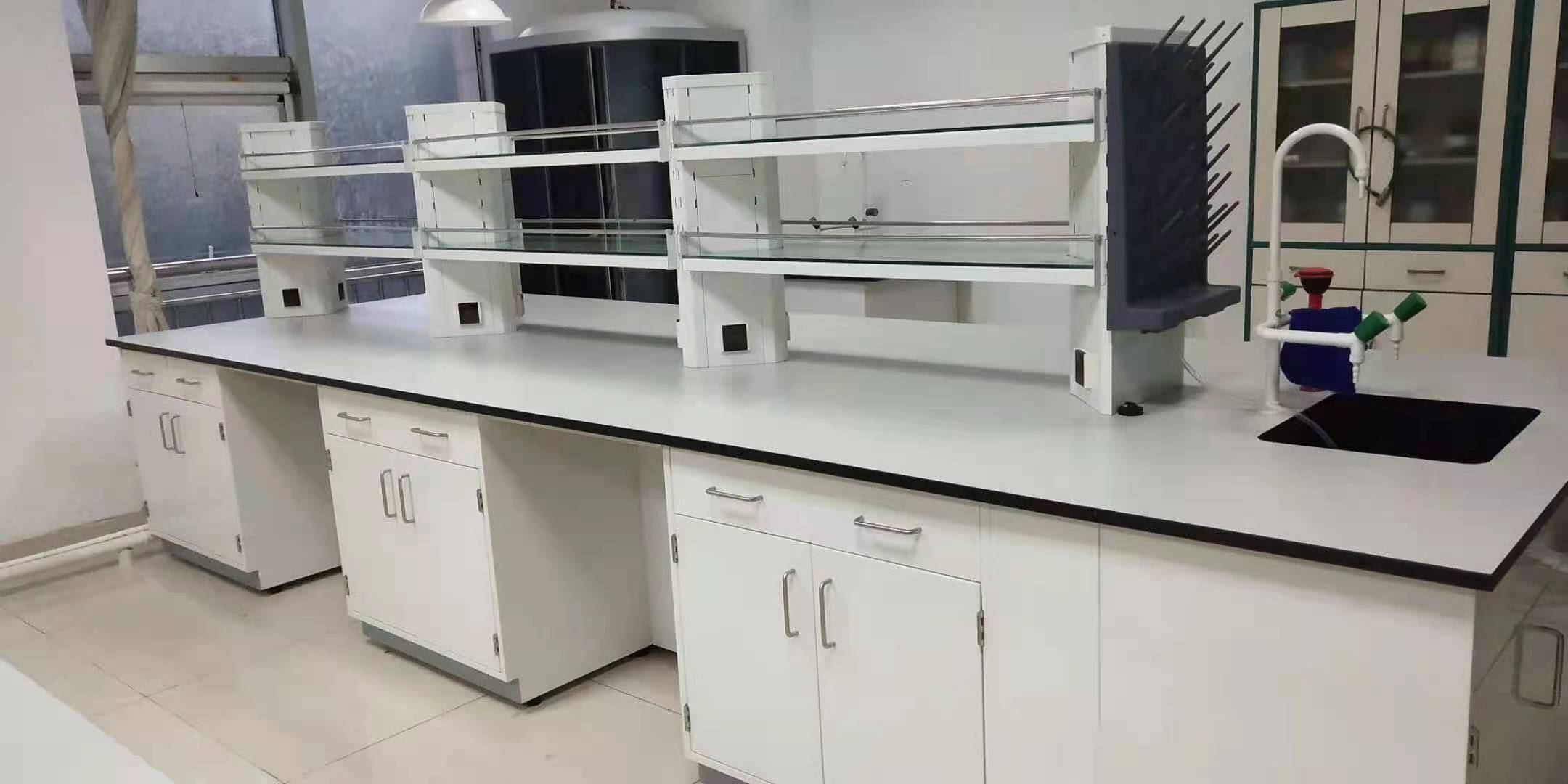 本公司承接实验室设计装修实验室家具生产安装售后为一体化企业