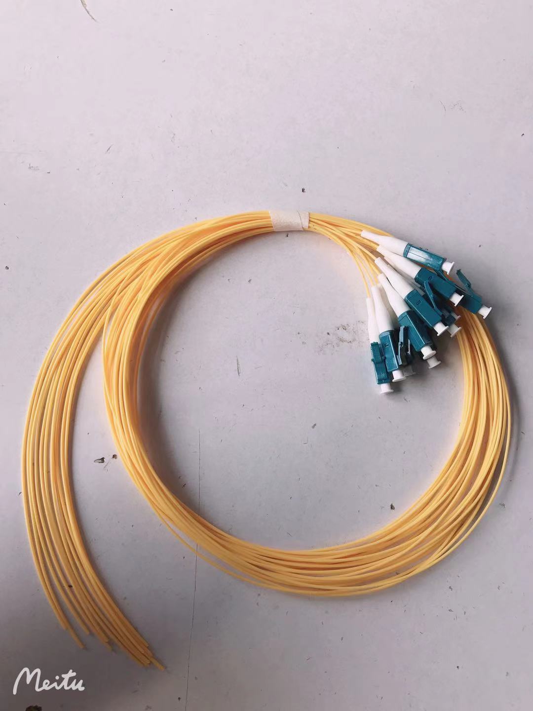 LC1M单模多模裸纤光纤跳线束状电信级小方头