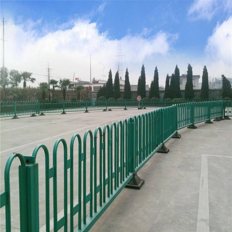 绿色京式护栏网 安全设备护栏 室外停车场隔离栏