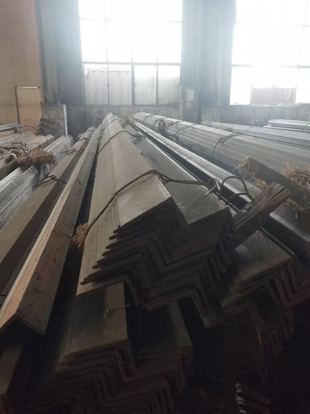 上海铸然供应美标角钢材质A572