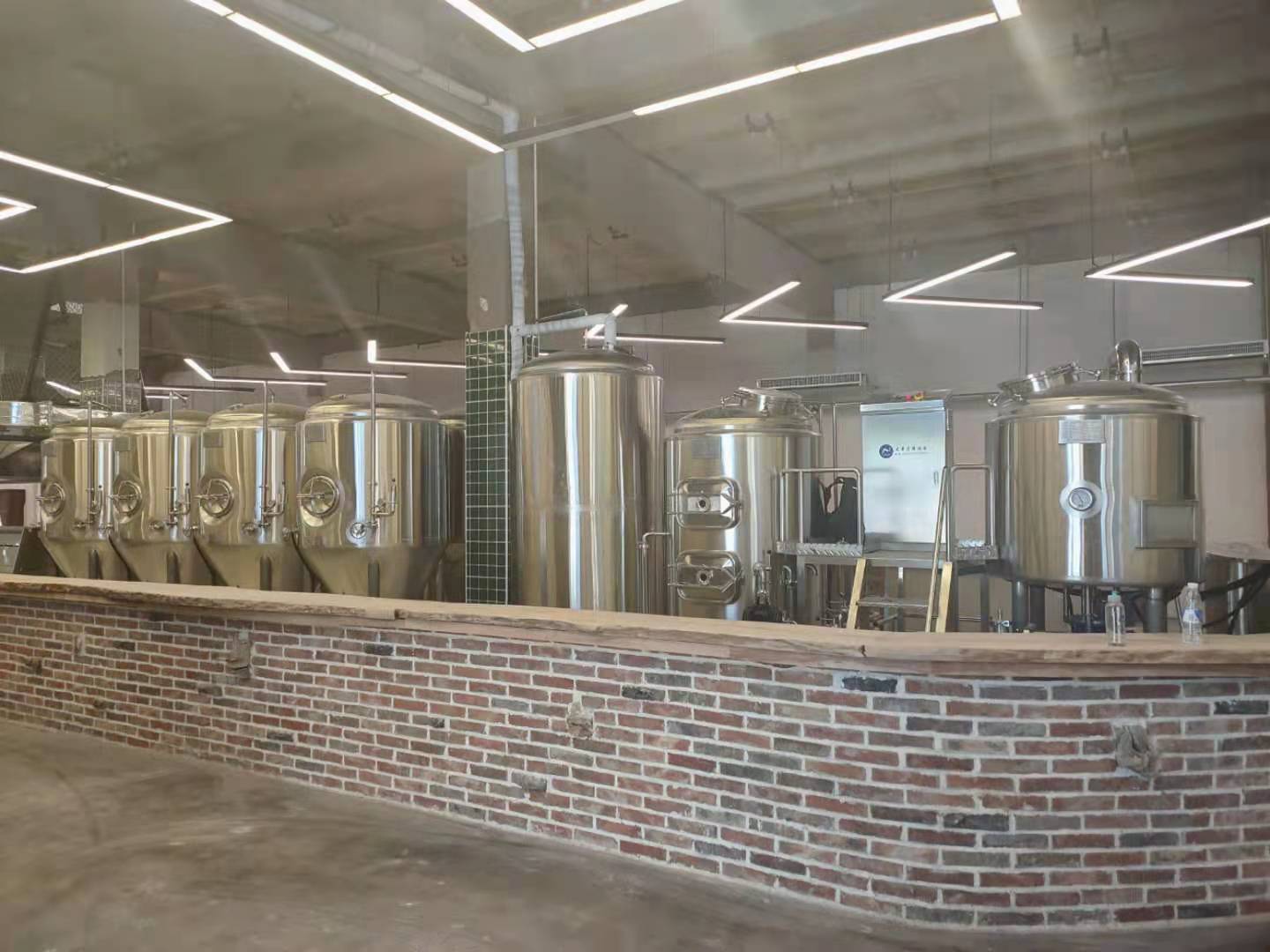 啤酒酿制设备多少钱 比较好的精酿啤酒设备厂家