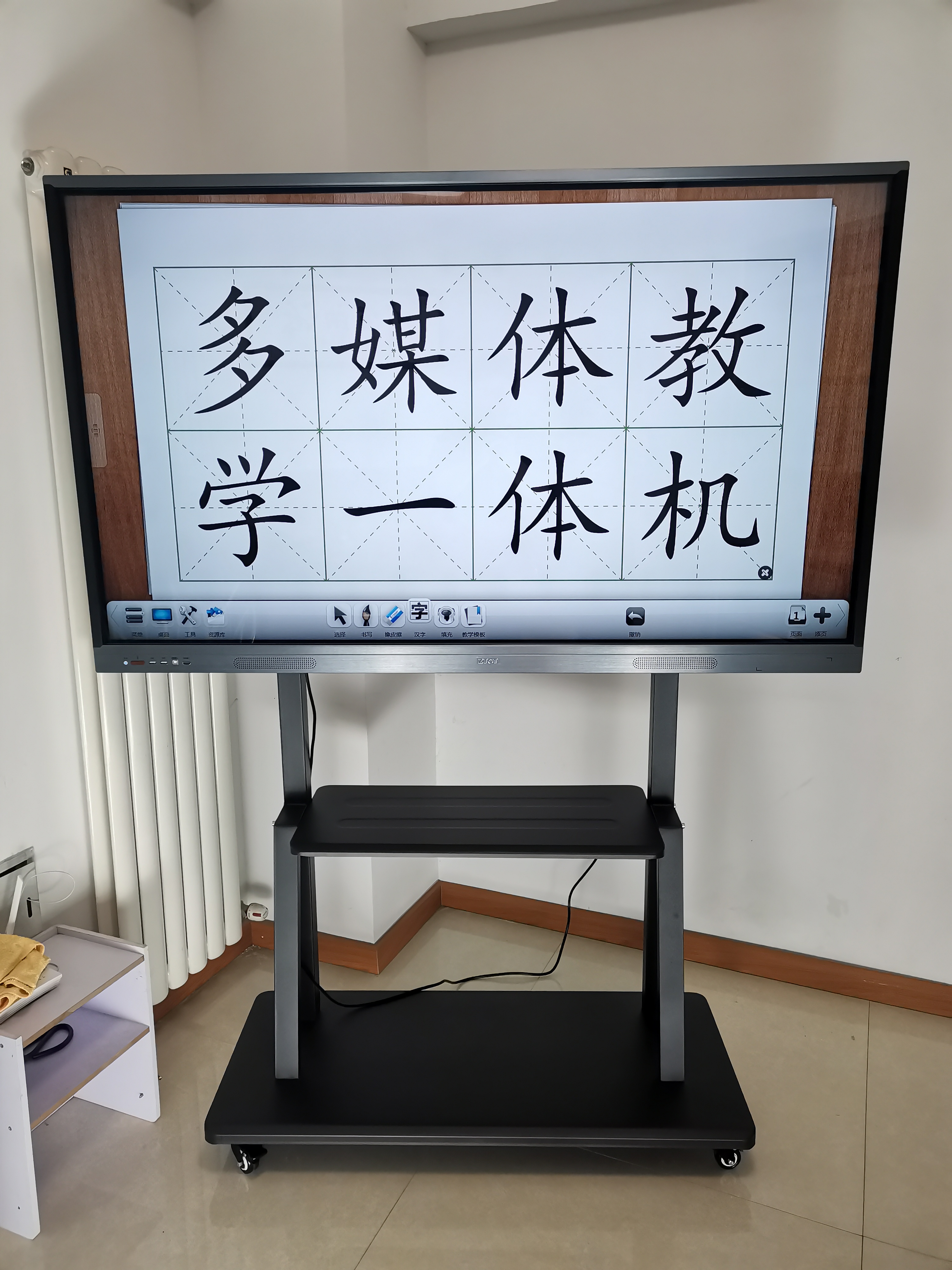 河南郑州55寸幼儿教学交互式液晶一体机