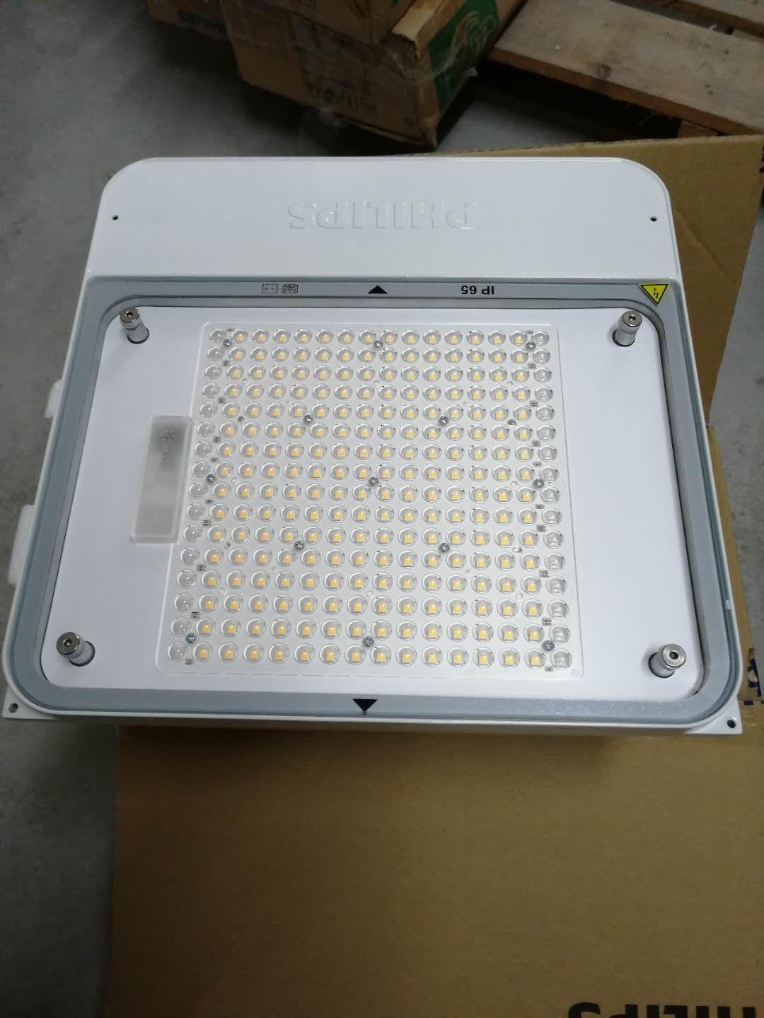 飞利浦BCP500 90W加油站吸式LED天棚灯