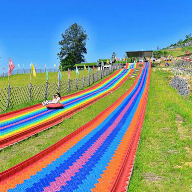 七彩网红滑梯 充满欢乐的彩虹滑道 组团一起来 四季滑道