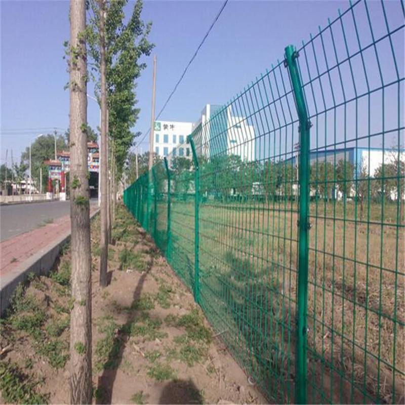 围山地铁丝网 圈地防护栏 双边铁丝护栏