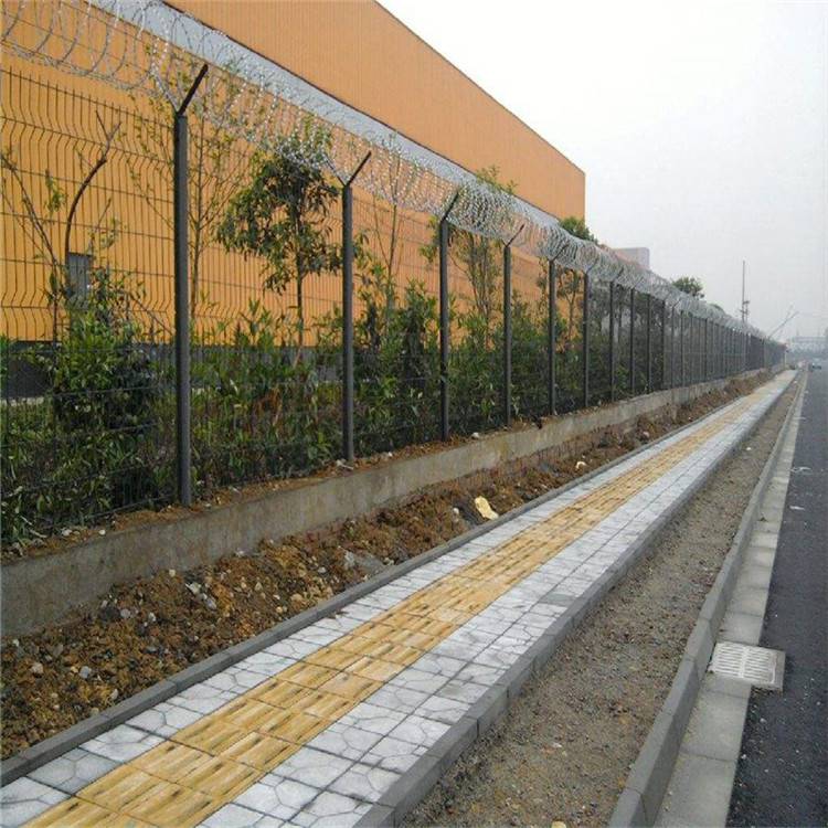 厂区隔离网 公路护栏网 绿色金属网墙