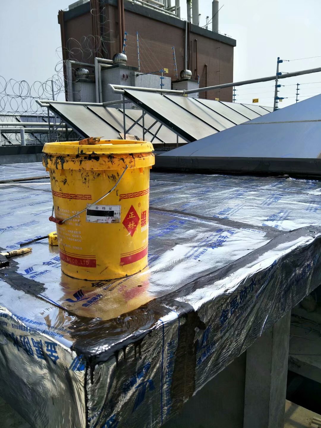 专业承接屋顶卫生间厨房外墙等防水补漏免费上门检测