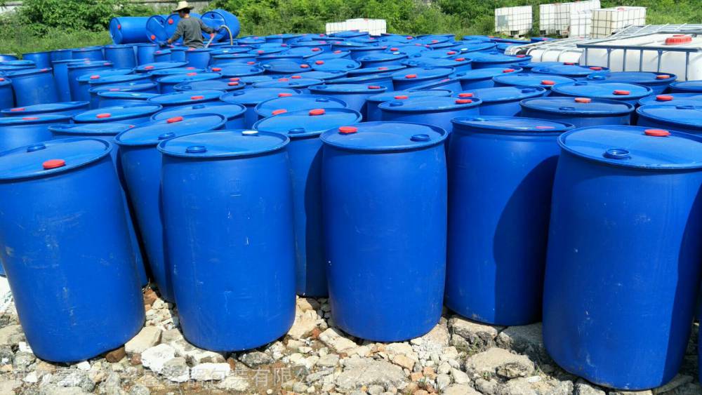 武汉大量批发价格低出售200L塑料桶 二手翻新蓝色塑料桶 法兰桶 塑桶罐