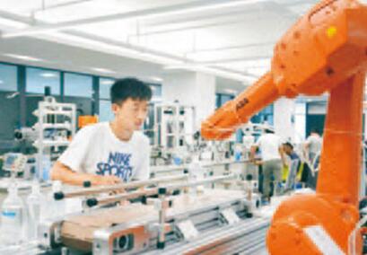 南昌青山湖职业技术学校计算机应用机器人自动化方向