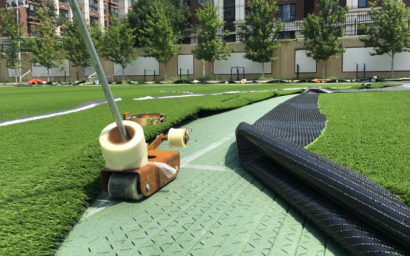 可回收的人造草坪减震垫定制 江苏瑞弗橡塑材料供应
