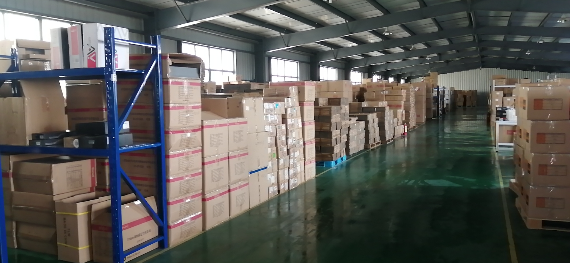 上海仓储外包提供快速分拣可存储机械设备