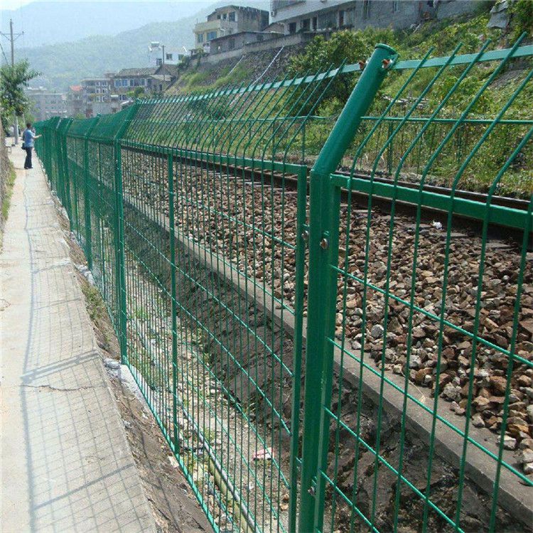 围山护栏网 圈山铁丝护栏 围墙防护网