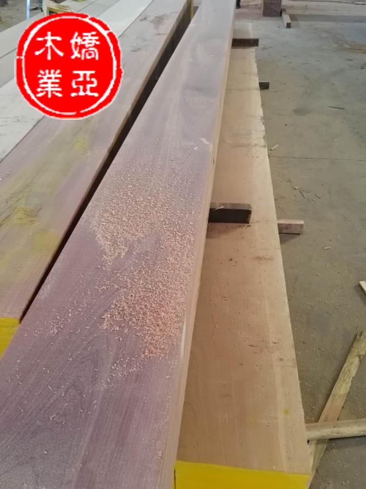 山樟木大圆柱板材加工厂定制 木平台扶手异形供货 常年有货娇亚