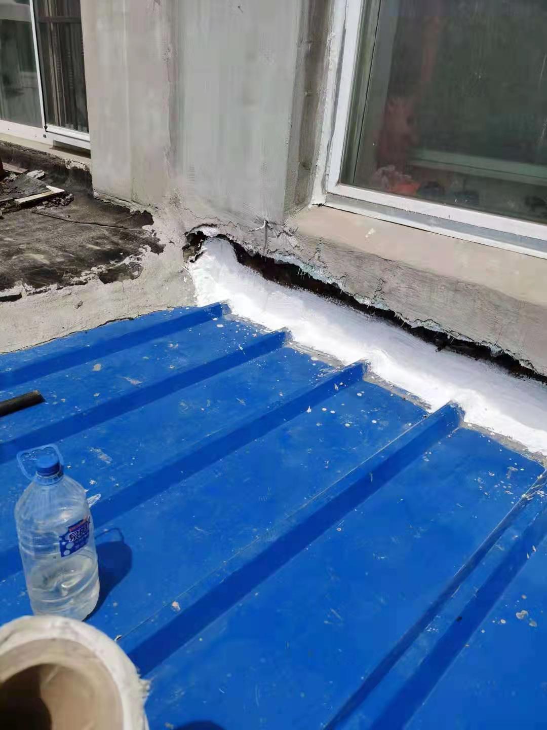 屋面防水补漏 承保不漏水再付款 附近阳台防水补堵施工