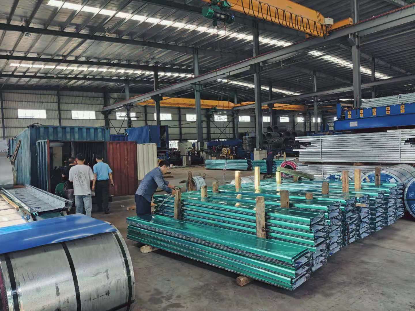 武汉臻誉供应湘潭、株洲铝镁锰板，常用于大型大跨度建筑屋面