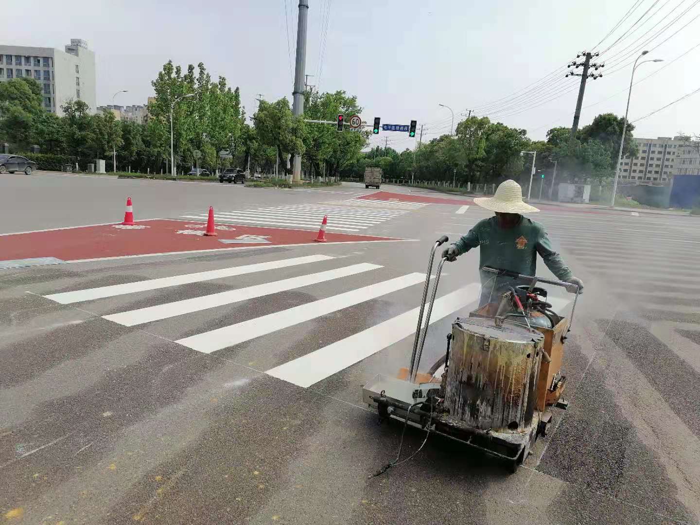 湘乡生活小区道路热熔划线施工