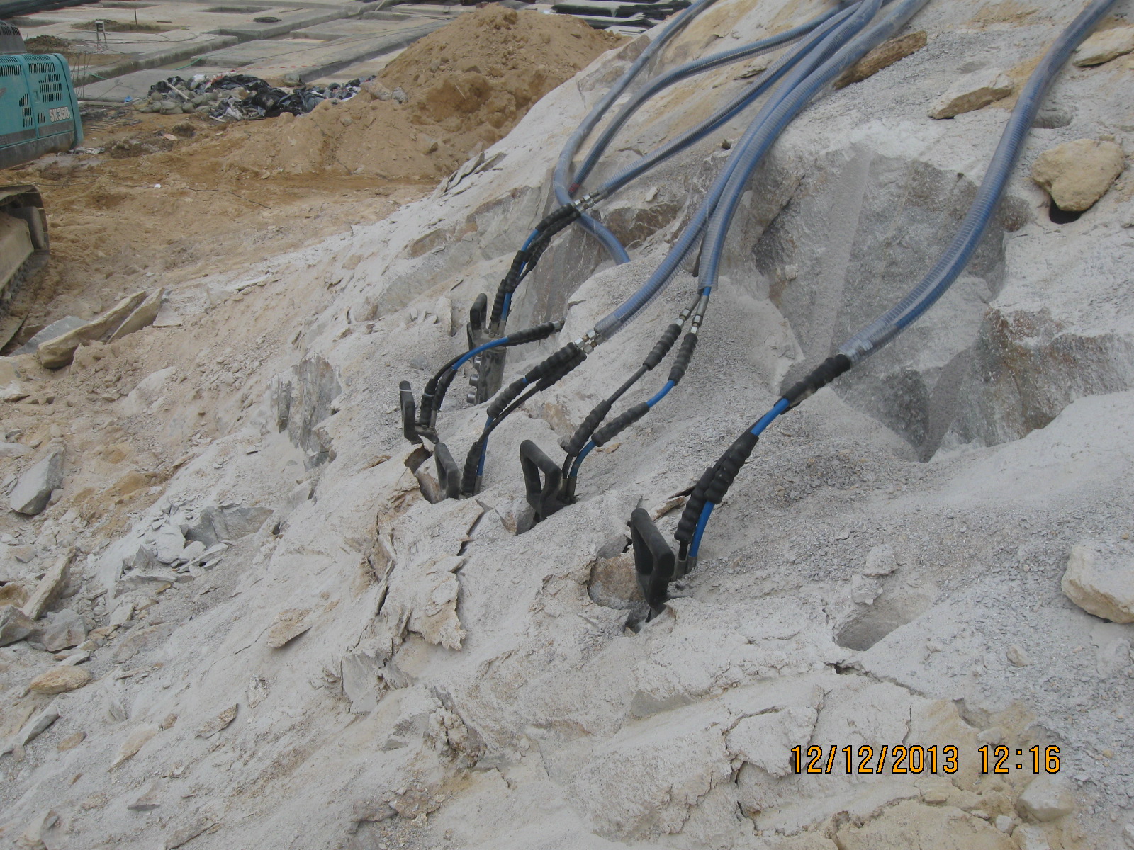 挖掘机改装岩石劈裂棒带转头 性能稳定