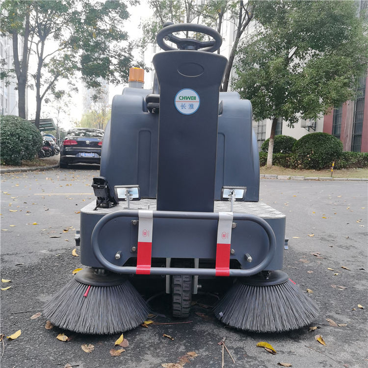 小型电动驾驶式扫地车 100L大容量扫地机 多功能